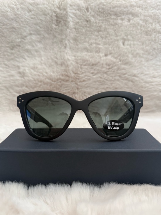 A.J. Morgan Accessories - A.J. Morgan Black Cat-Eye Sunglasses with Dark Lenses